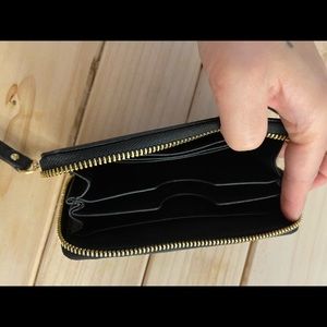 michael kors cell phone wristlet